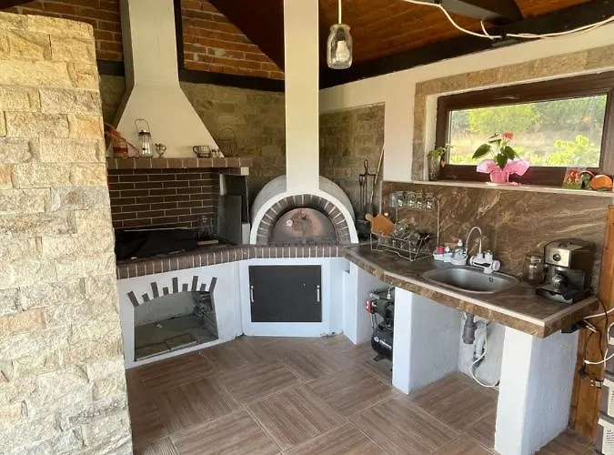 ゲストハウス на мечка Oborishte